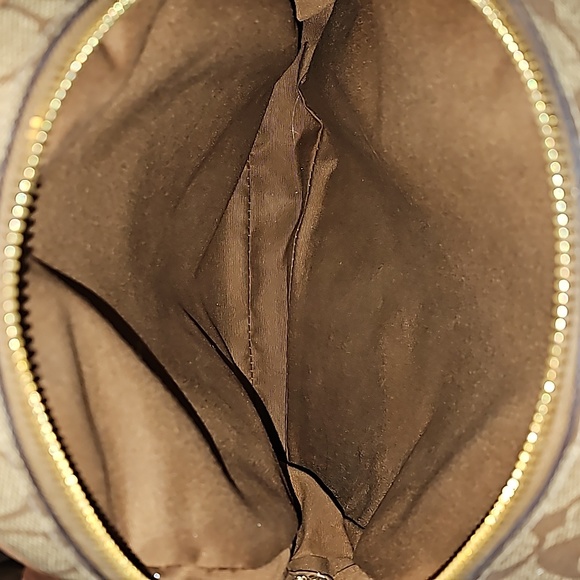 Backpack - Picture 3 of 4